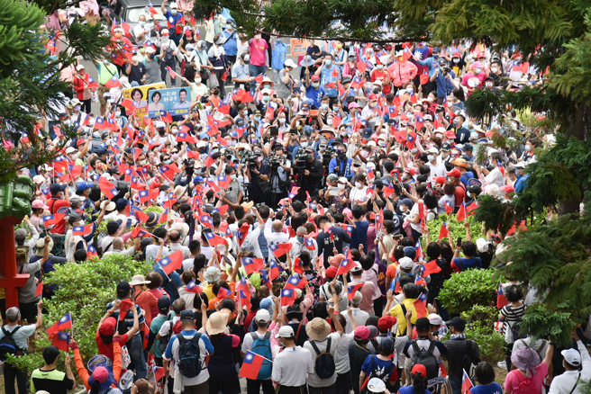 圖為國民黨高雄市長候選人柯志恩10月10日國慶日造勢活動現場。（圖／取自柯志恩臉書）