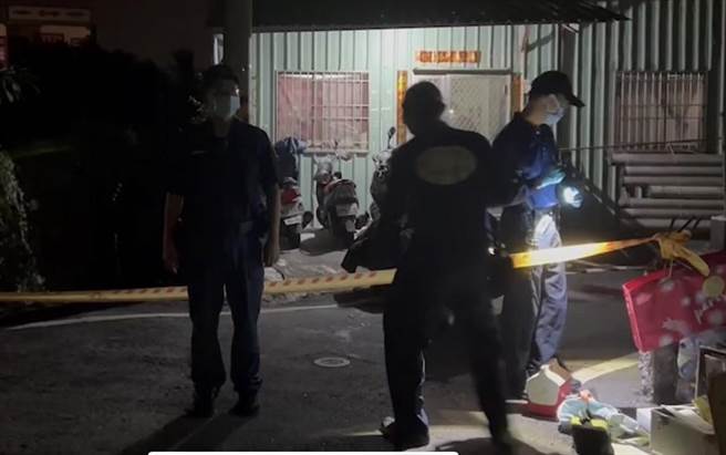 屏东佳冬乡24日深夜惊传命案，吴姓男子疑因与锺姓男邻居不睦，竟持刀往对方脖子割，锺男妻儿见状后上前拦阻，也不幸惨遭吴嫌砍伤。（警方提供／谢佳潾屏东传真）