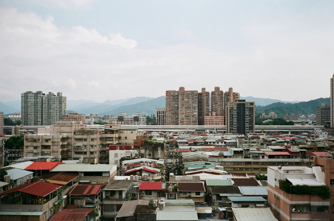 一名住公寓8年的网友日前感嘆住公寓都没有邻居出来串门子、送东西也没人要。(示意图，达志提供)