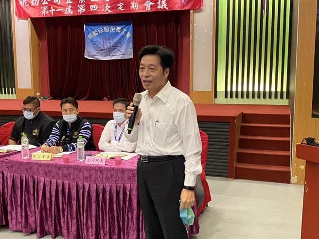 无党籍桃园市长候选人郑宝清今早出席桃勤企业工会代表大会。（蔡明亘摄）