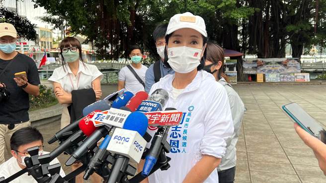 针对高雄市长陈其迈选举公报登记医师惹议，国民党高雄市长候选人柯志恩今（25）日直说，「考过国考不代表你是医生」，还向中选会喊话必须要查核。（柯宗纬摄）