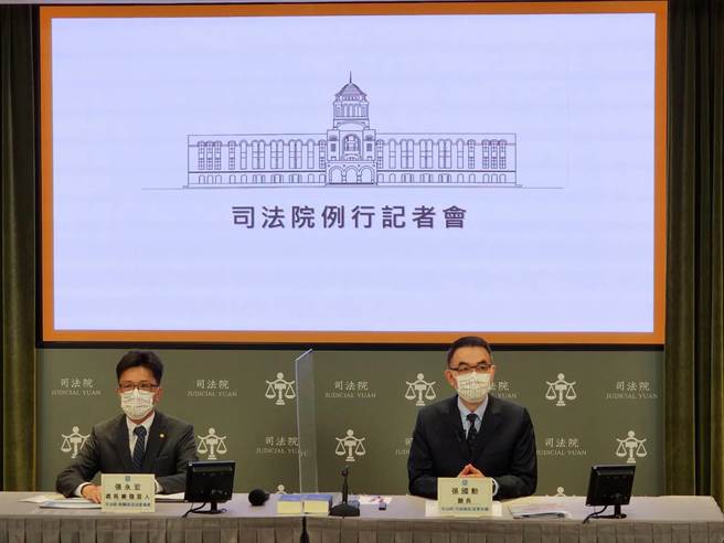 司法院行政诉讼及惩戒厅厅长张国勋（图右）说，法官可透过巡迴法庭制度到各地方法院开庭，民眾应诉便利性不打折。（照片由司法院提供）