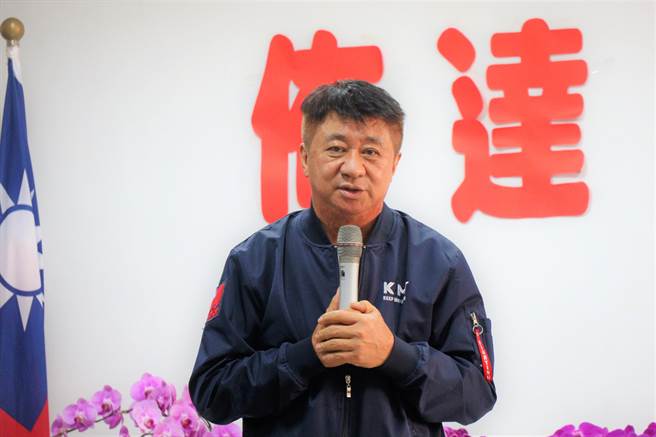 陈双全说为了孙女与澎湖的未来着想，绝对不能让陈光復回任县长，因此不计个人荣辱，接下澎湖县党部主委的重责。（张茂雄摄）