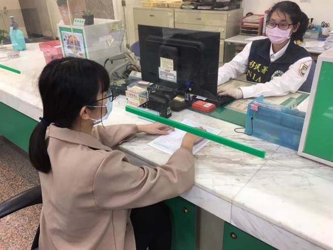 移民署说明，过去2年多来针对2020年3月21日入境的合法外来人口，逐月予以自动延长停留期限30日，共计协助42万余人次。（移民署提供）