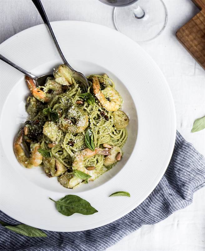 MOLINO可品嚐到B.P.P.的「罗勒鲜虾野菇奶油起司麵」，售价300元。(三澧提供)