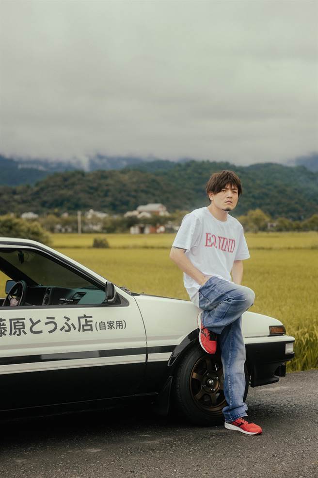 春风在MV中致敬周杰伦。（混血儿娱乐提供）