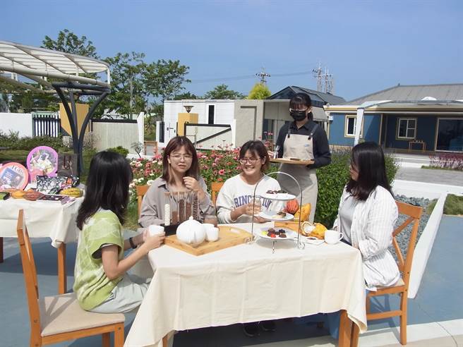 可可加咖啡，云林县土库驿可可庄园打造地方创生新滋味。（张朝欣摄）