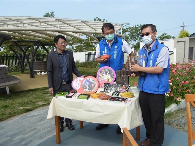 可可加咖啡，云林县土库驿可可庄园打造地方创生新滋味。（张朝欣摄）