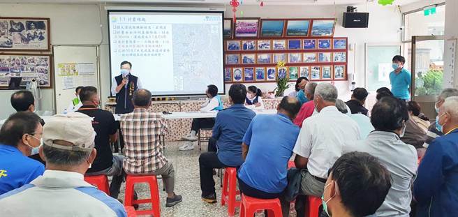 水利局今天召開代辦農委會農田水利署，白冷圳周遭適作農地擴大灌溉服務工程地方說明會，說明最新執行情形及聆聽各單位意見。(台中市政府提供)