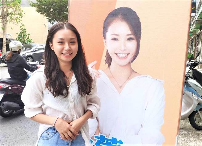 苗栗下届最年轻的议员候选人萧咏萱，在亲友间有「头份萧亚轩」美名。（李京升摄）