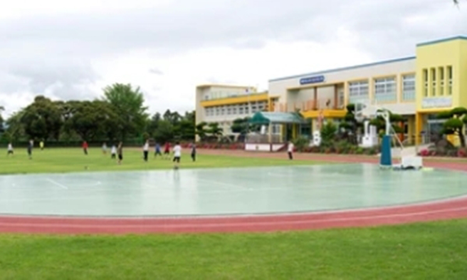 一名女网友表示过去曾罹患过白血病，身体较其他同学虚弱，但老师还是坚持要她跑步，就连生理期腹痛也不能例外。（图／示意图，达志影像）