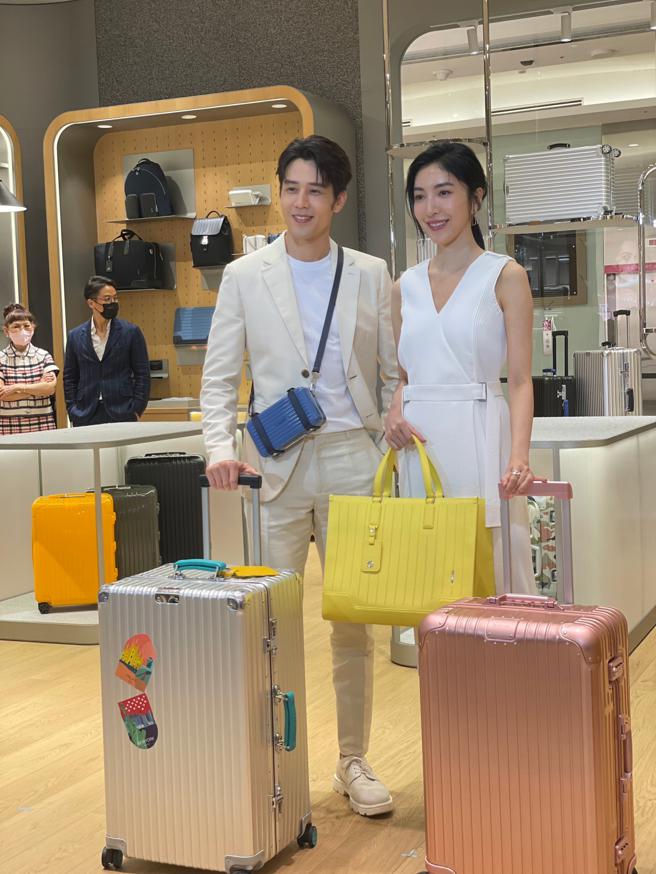艺人杨谨华和胡宇威共同出席Rimowa台中大远百专卖店开幕活动。（黄唯淯摄）