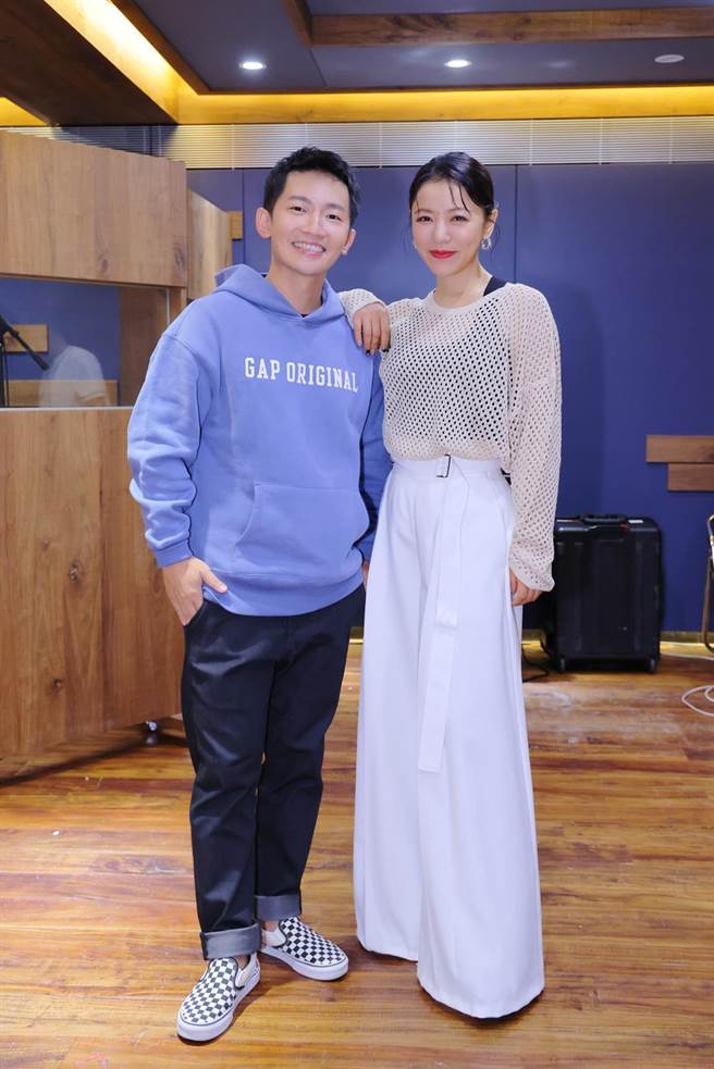 丁噹和蔡昌宪相见欢。（相信音乐提供）