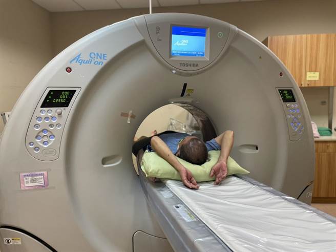 低剂量电脑断层（LDCT）能侦测出直径1公分的肺肿瘤，揪出无吸菸史、有家族病史的肺癌患者。（高雄市立大同医院提供／袁庭尧高雄传真）