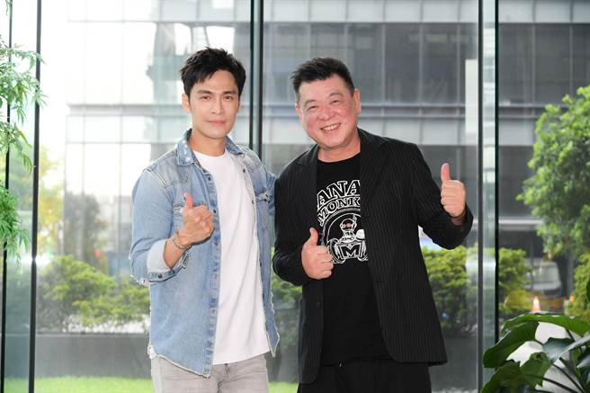 Gino在孙德荣陪同下重回老东家三立。（三立提供）