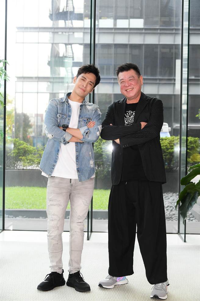 Gino在孙德荣陪同下重回老东家三立。（三立提供）