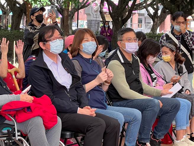 新北市農業局副局長諶錫輝、景觀處處長林俊德到場參與開幕儀式。（李奇叡攝）