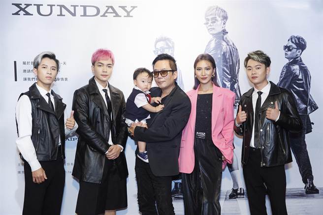 Xunday今记者会，凃惠源偕太座吕婕菲和爱子「小凃丁」站台力挺。（Xunday提供）