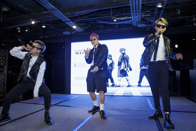 Xunday在记者会上唱跳新歌〈爆米花〉。（Xunday提供）