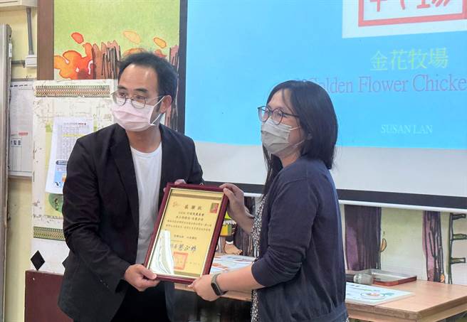 水保局台东分局携手电光国小师生办理食农体验「蛋蛋的农村生活日记簿」。（蔡旻妤摄）