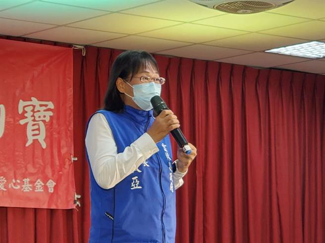 谢淑亚说，孝道很珍贵，蔡衍明董事长的理念与张丽善县长一样，长寿有很多秘方，唱歌就是一味药，听歌也是很令人欢喜，大家都要愈来愈健康、愈来愈快乐。（周丽兰摄）