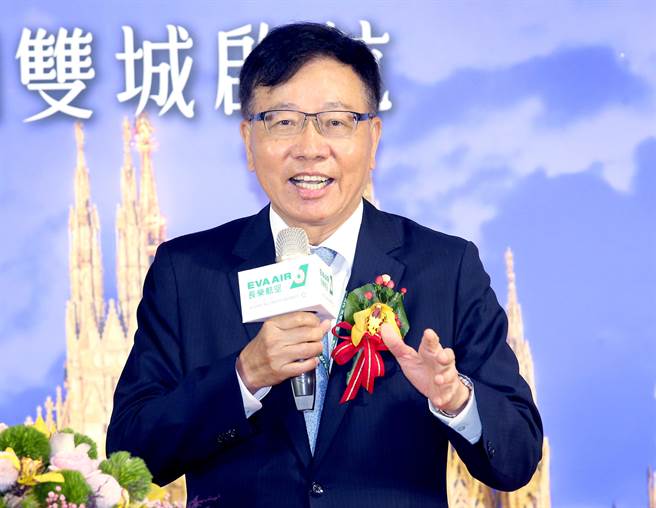 长荣航空25日首航义大利米兰，长荣航空董事长林宝水于致词时表示，这是解封后的第一条新航线，象徵着航空市场已迈入復甦的阶段。（范扬光摄）