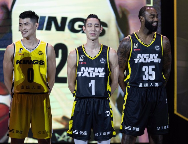 林书纬（中）透过交易来到新北国王，新球季将提升自己的侵略性。（新北国王提供）
