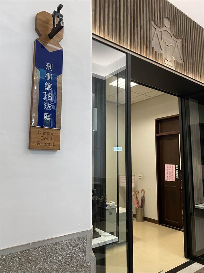 台中高等法院二审法官认定，曹男涉杀刘时，因持枪的右手已被店员压制，未得逞不构成犯行，改判无罪。（本报资料照）