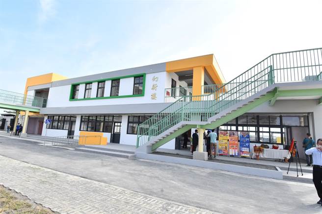 彰化县埔盐乡埔盐国中科学馆「幻新楼」新建工程竣工，提供创新的学习环境。（吴敏菁摄）
