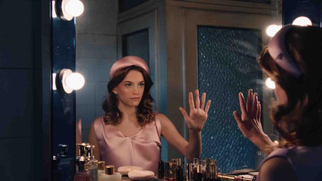 Prada携手电影导演Nicolas Winding Refn推出《TOUCH OF CRUDE》短片，将于2023年初于全球亮相。（Prada提供）