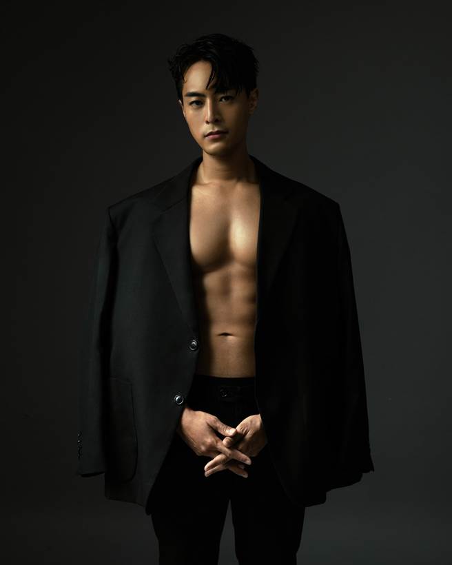 朱宇谋近来推出新创作单曲，大秀结实好身材。（史坦利国际传媒提供）