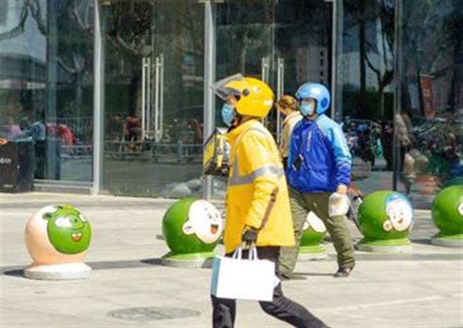 大陆促进个体工商户发展条例11月施行，台湾居民可申请登记。（观察者网）