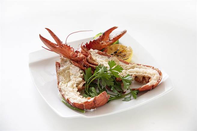 欧风馆推出可搭配自助式午、晚餐享用的波士顿龙虾券，原价2080元下杀38折，每人799元即可爽吃波士顿龙虾。(大仓久和大饭店提供)