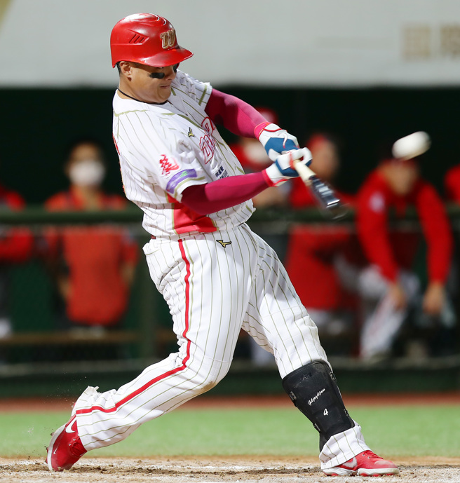 味全龙吉力吉捞・巩冠。（季志翔摄）