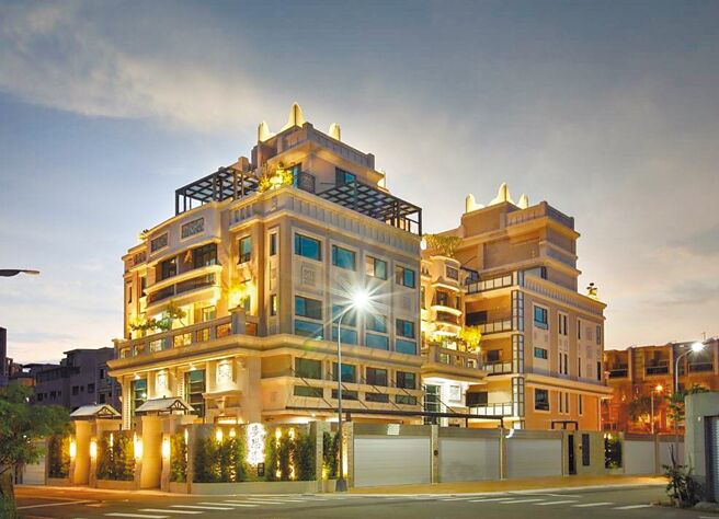 金轩建设高峰领袖八期近期完工，採用古典巴洛克风格设计，就像是一座宏伟的城堡。图／业者提供