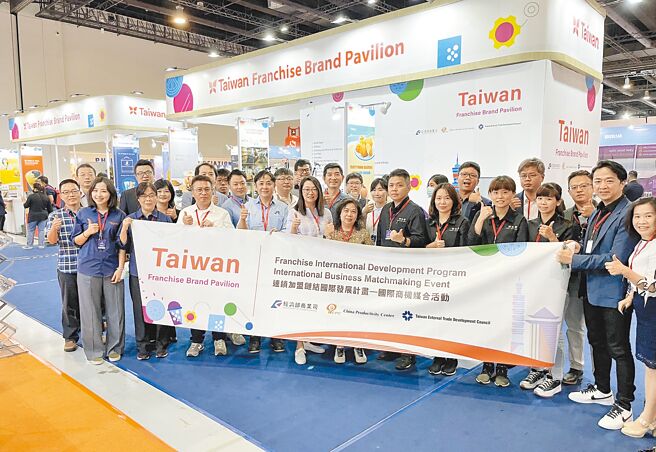 经济部商业司带领20家臺湾优质连锁品牌，惊艷菲律宾国际连锁加盟展，促成合作商机。图╱外贸协会提供