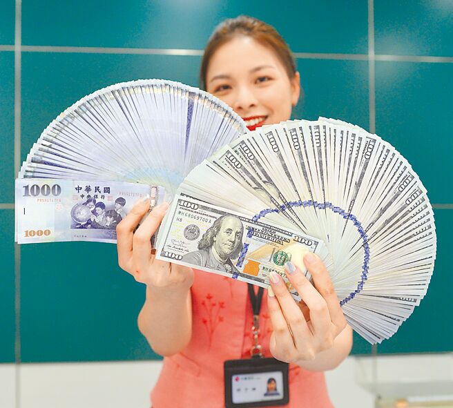 中央银行公布9月金融情况，代表散户资金动能的证券划拨存款（交割户）当月大减1608亿元、创史上第二大减幅。此为示意图。（本报资料照片）