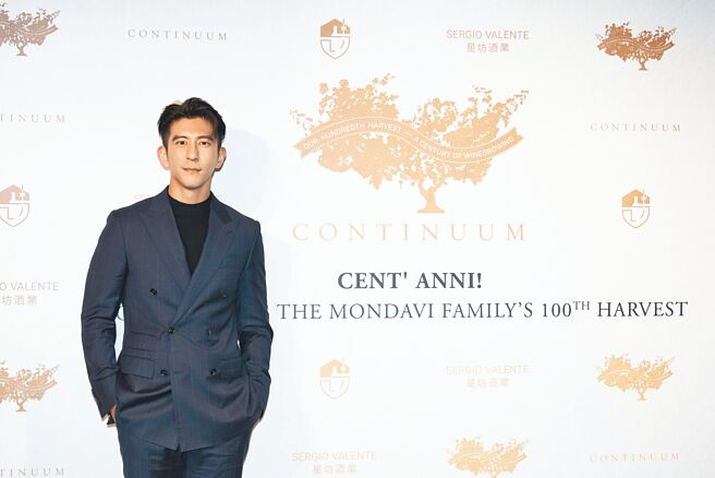 修杰楷熱愛品酒、收藏酒，獲邀擔任酒莊代言人。（心傳葡萄酒莊提供）酒後勿開車