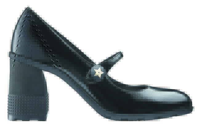 Dior黑色亮面小牛皮芭蕾高跟鞋，3万1000元。（Dior提供）