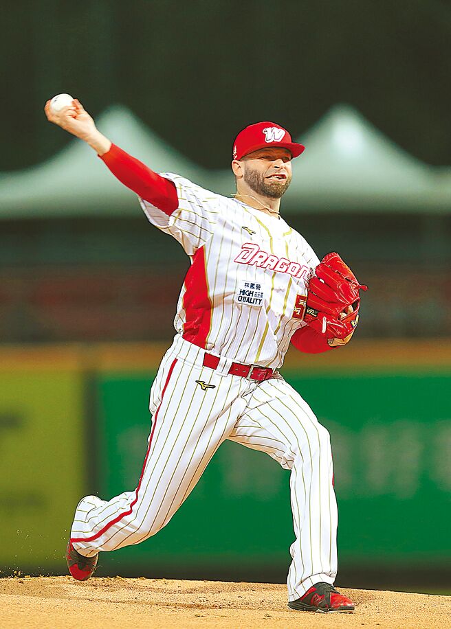 味全洋投伍铎昨主投5局仅被敲2安打、无失分，拿下本季第7胜。（陈怡诚摄）