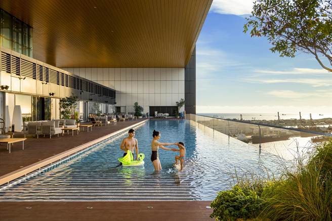 承亿酒店24楼无边际泳池。（柯宗纬翻摄）