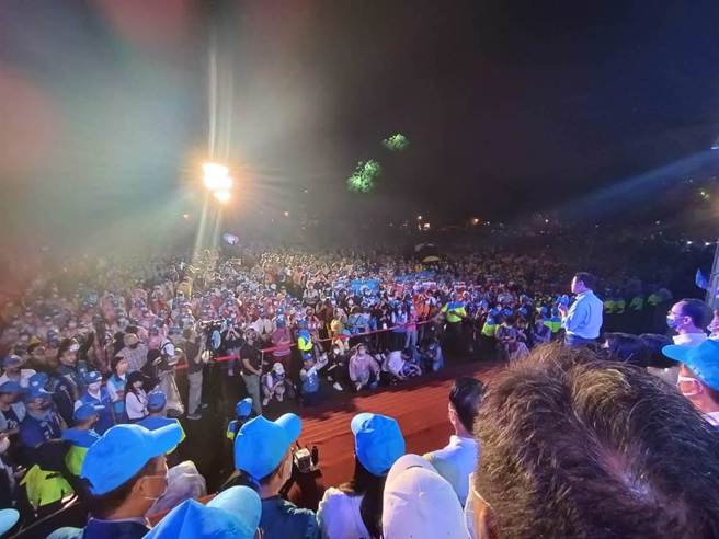 国民党桃园市长候选人张善政22日举办竞总成立造势活动，现场涌入近2万支持群眾。（卢秀燕竞选总部提供）