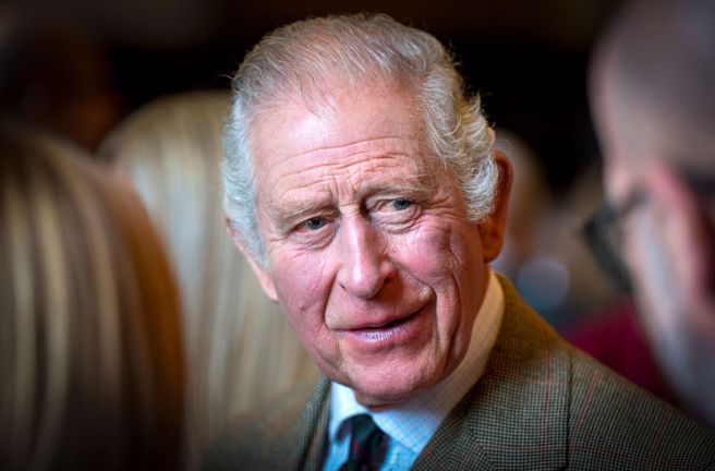 英王查尔斯三世10月17日在苏格兰会见来自阿富汗，叙利亚和乌克兰的难民。（路透）