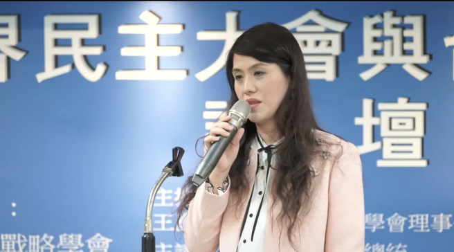 「世界民主大会与台湾民主」论坛与谈人，淡江大学外交系助理教授廖雨诗。（照片截自YouTube 直播画面）