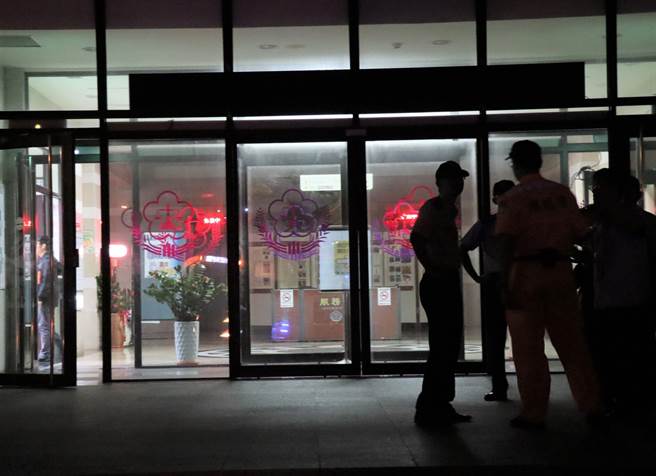 澎湖查賄行動開出紅盤，澎湖地檢署對相關涉案樁腳及選民等5人進行搜索、約談及傳訊，並於呂姓、陳姓樁腳住處查扣現金5400元。（張茂雄攝）