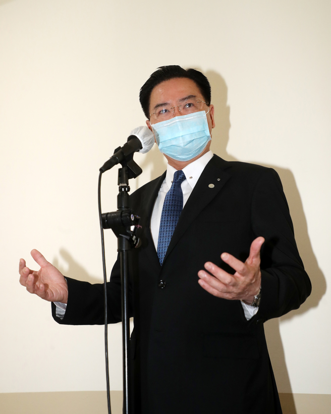 外交部部長吳釗燮（見圖）26日出席立法院外交及國防委員會，報告業務概況，並於會前受訪。（劉宗龍攝）