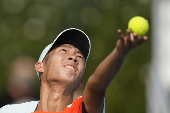 曾俊欣在葡萄牙奥埃拉什男网挑战赛晋级到16强。（美联社资料照）