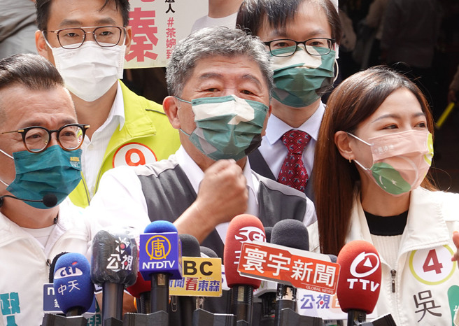 民進黨台北市長候選人陳時中（中）。（中時資料照，姚志平攝）