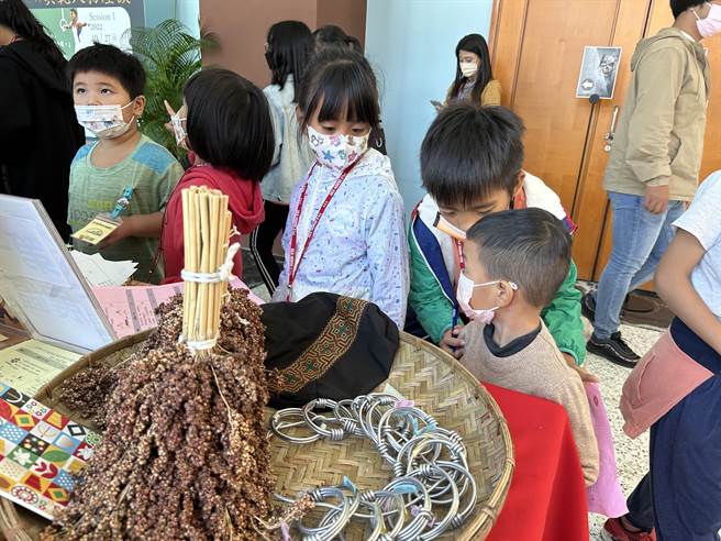 台東首次原住民族教育成果展「原來我們童在一起」26日開展。（蔡旻妤攝）