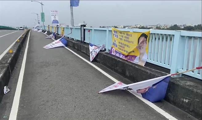 不满选举旗帜挂满东港大桥有碍观瞻，57岁男持小刀一口气割破36面。（警方提供／谢佳潾屏东传真）